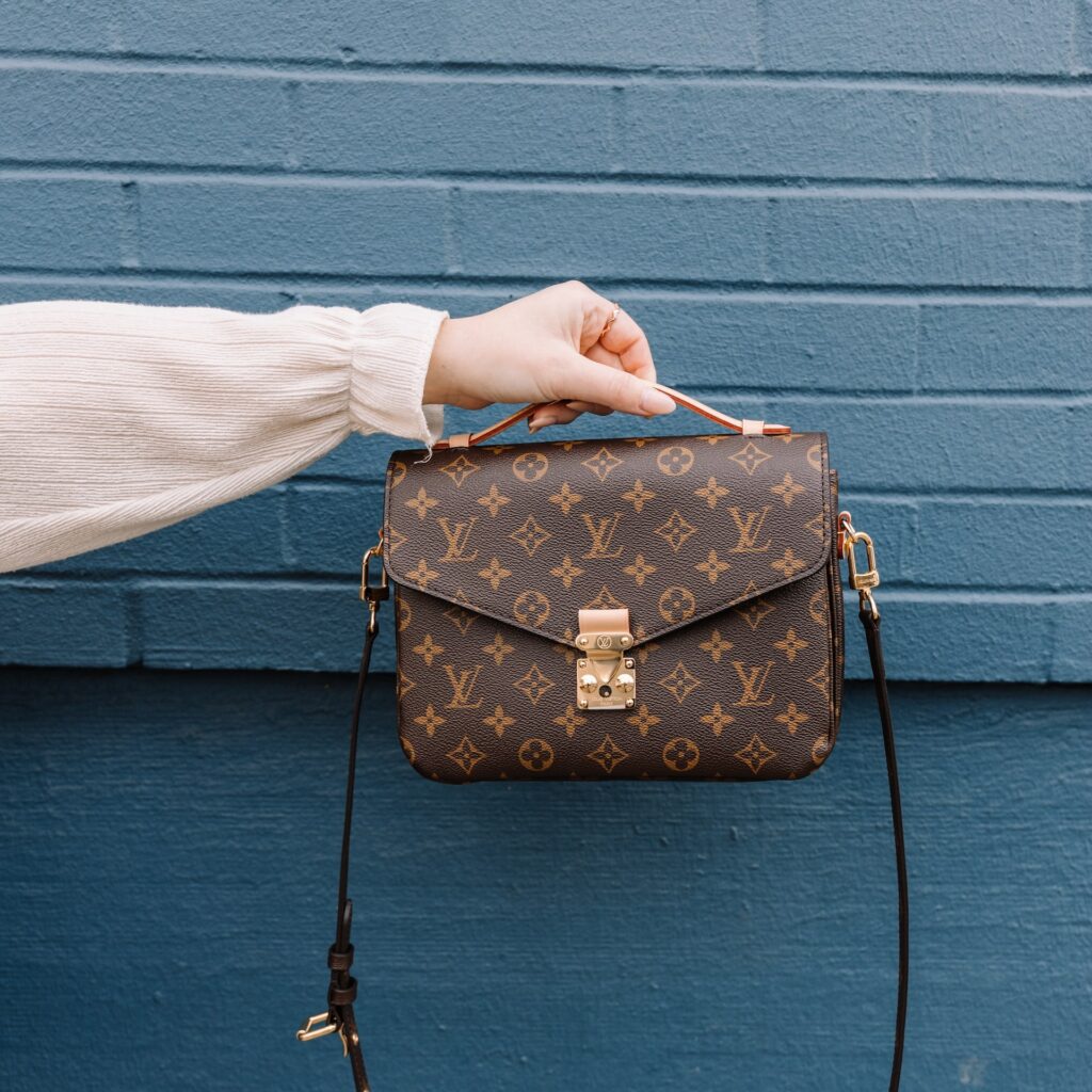 How to spot a fake Louis Vuitton handbag - Borro How to spot a fake Louis Vuitton handbag