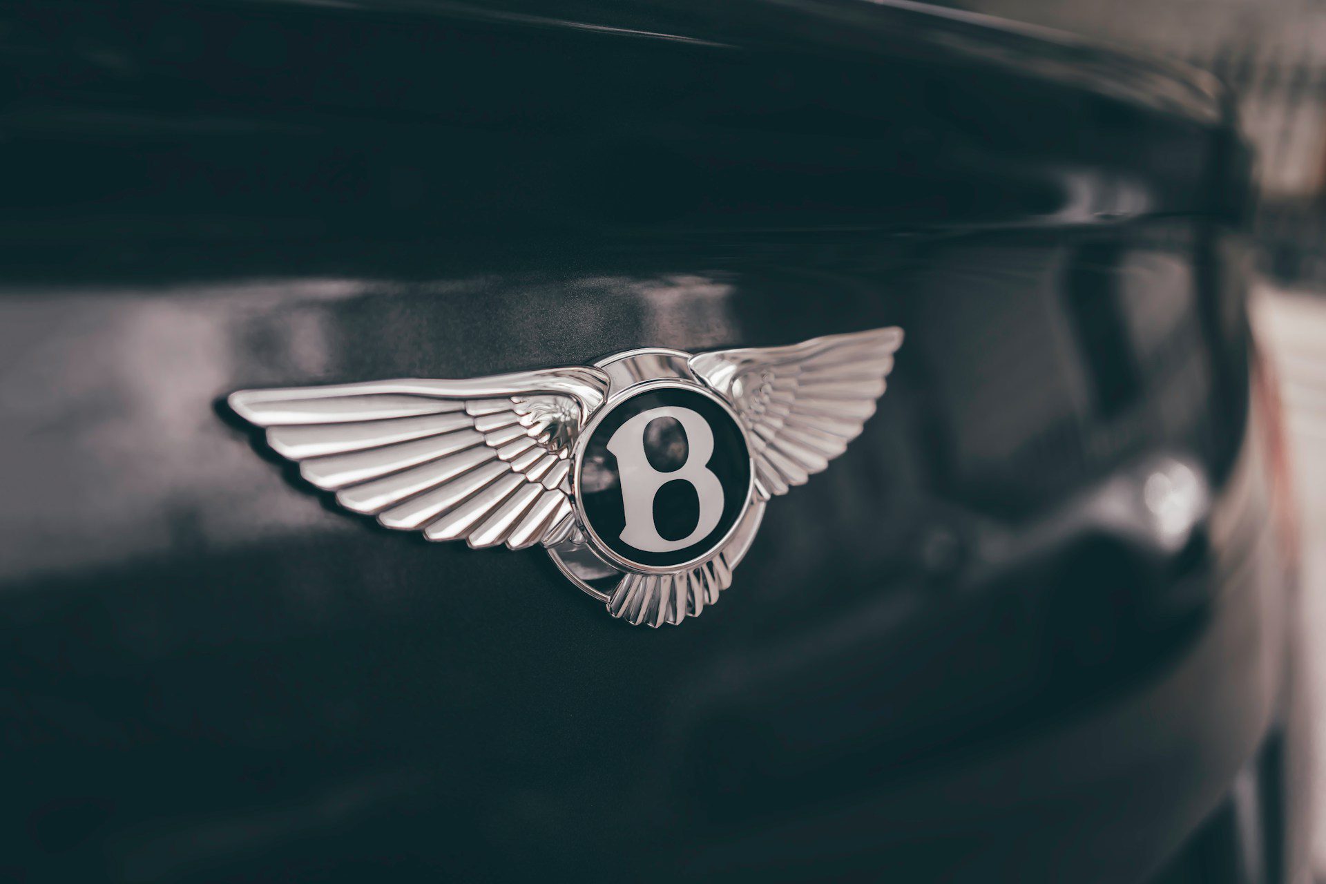 Duel 1: Grand Touring - Bentley Continental GT vs. Rolls-Royce Wraith